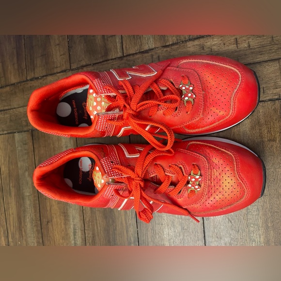 Women’s New Balance Disney Minnie Mouse Sneakers SZ 9.5 - Picture 5 of 7